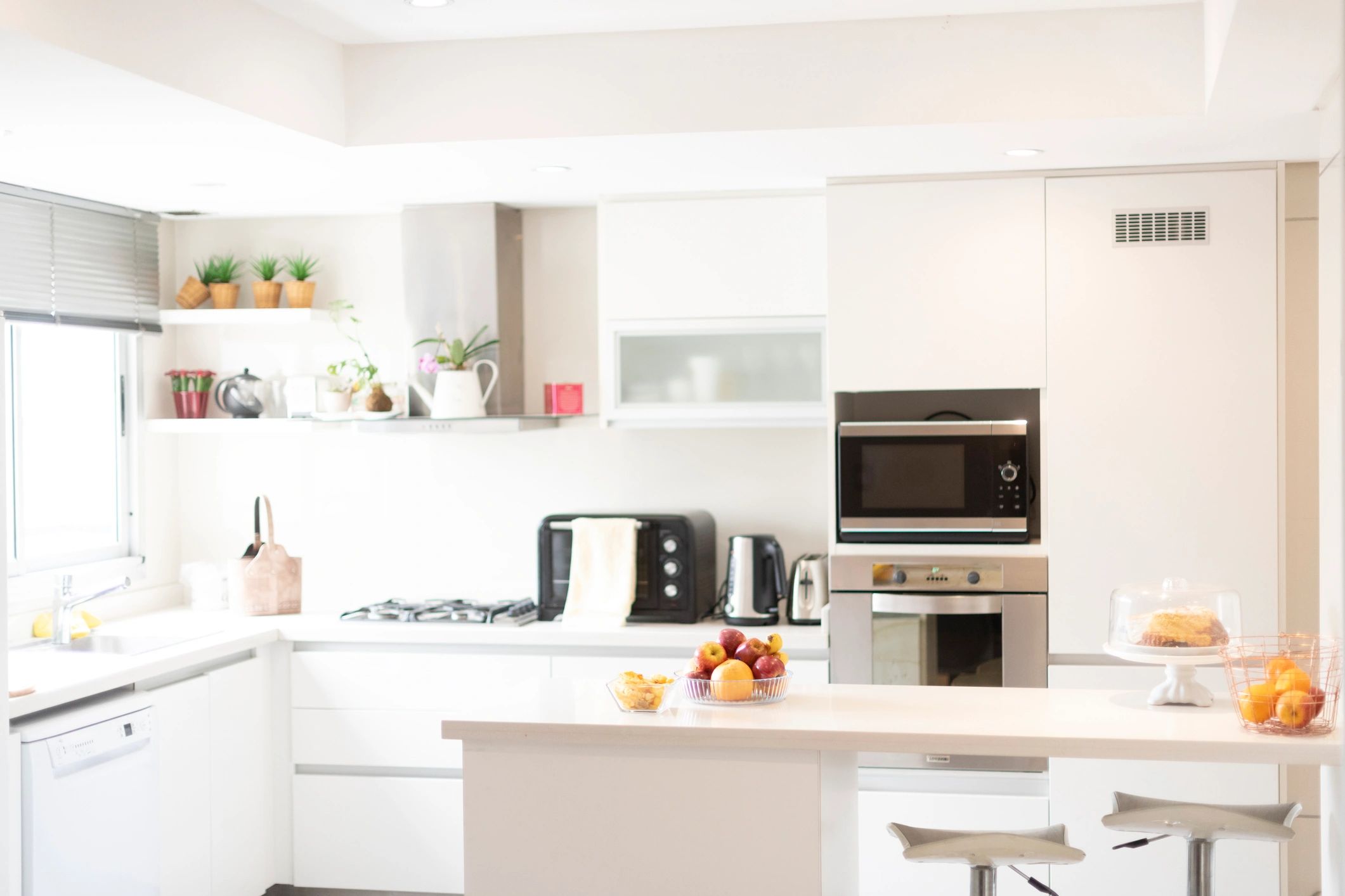 Modern kitchen featuring a bright quartz countertop